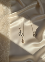 🌿 Nalvion Pearl Leaf Chain Necklace – Silver Elegance Editio