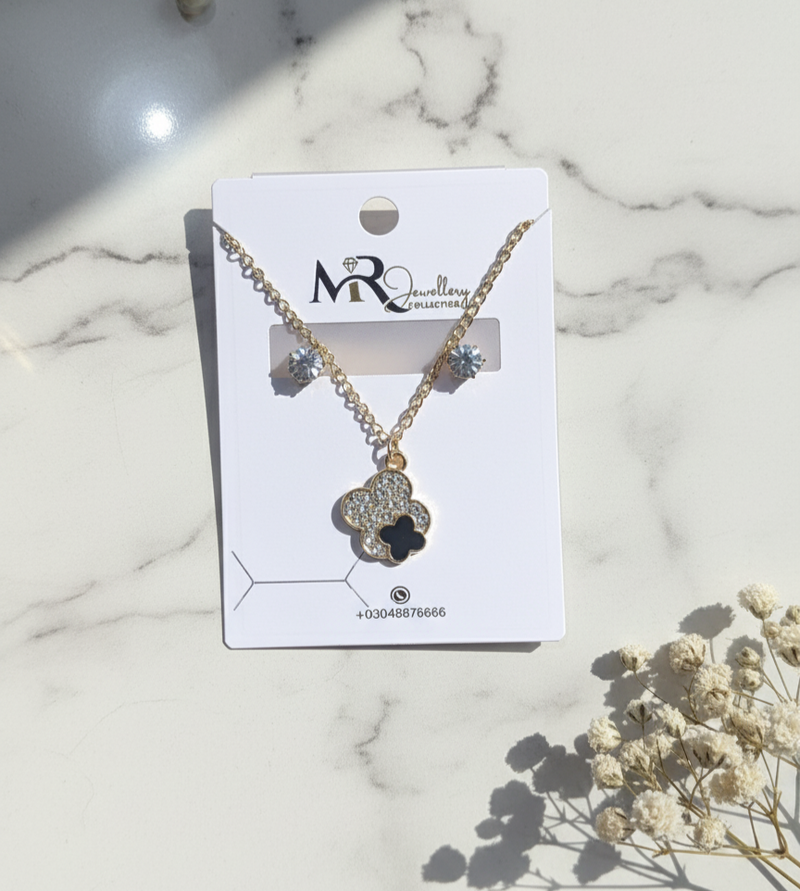💎 Black Clover Luxury Pendant Set – Gold & Silve
