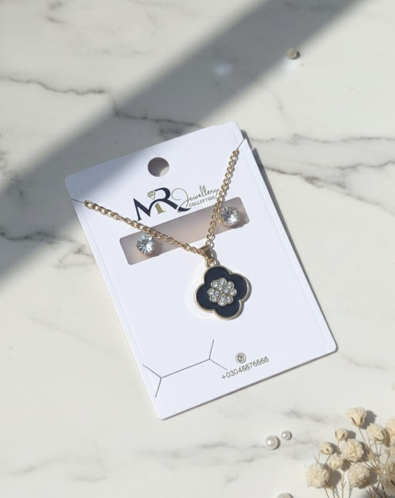 ✨ Black Clover Pendant & Earrings Set – Premium Edition (Golden)